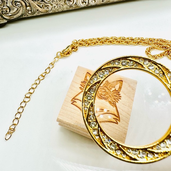 Rhinestone Magnifying Loupe Pendant Necklace - Picture 9 of 12